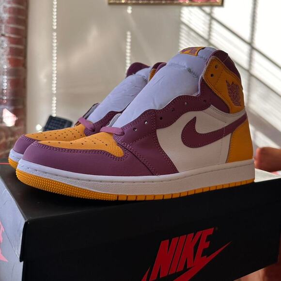 Jordan 1 Retro High OG Brotherhood - Picture 2 of 8